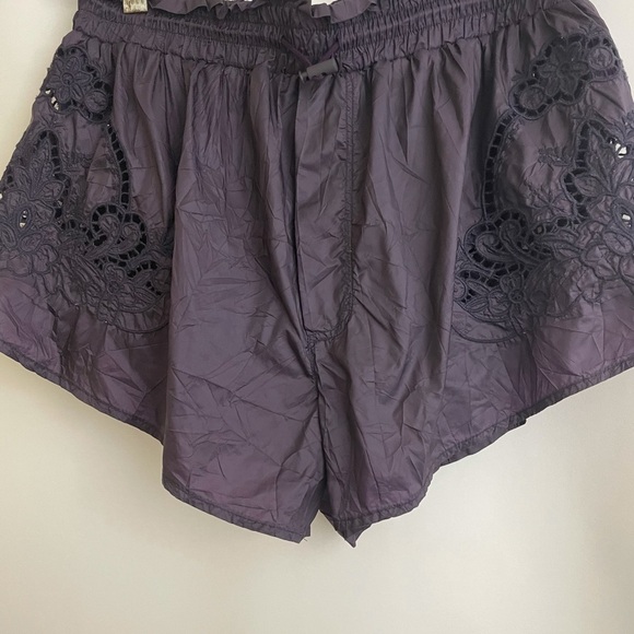 FREE PEOPLE FP MOVEMENT Elevation Eyelet shorts Size XSmall - Picture 9 of 9